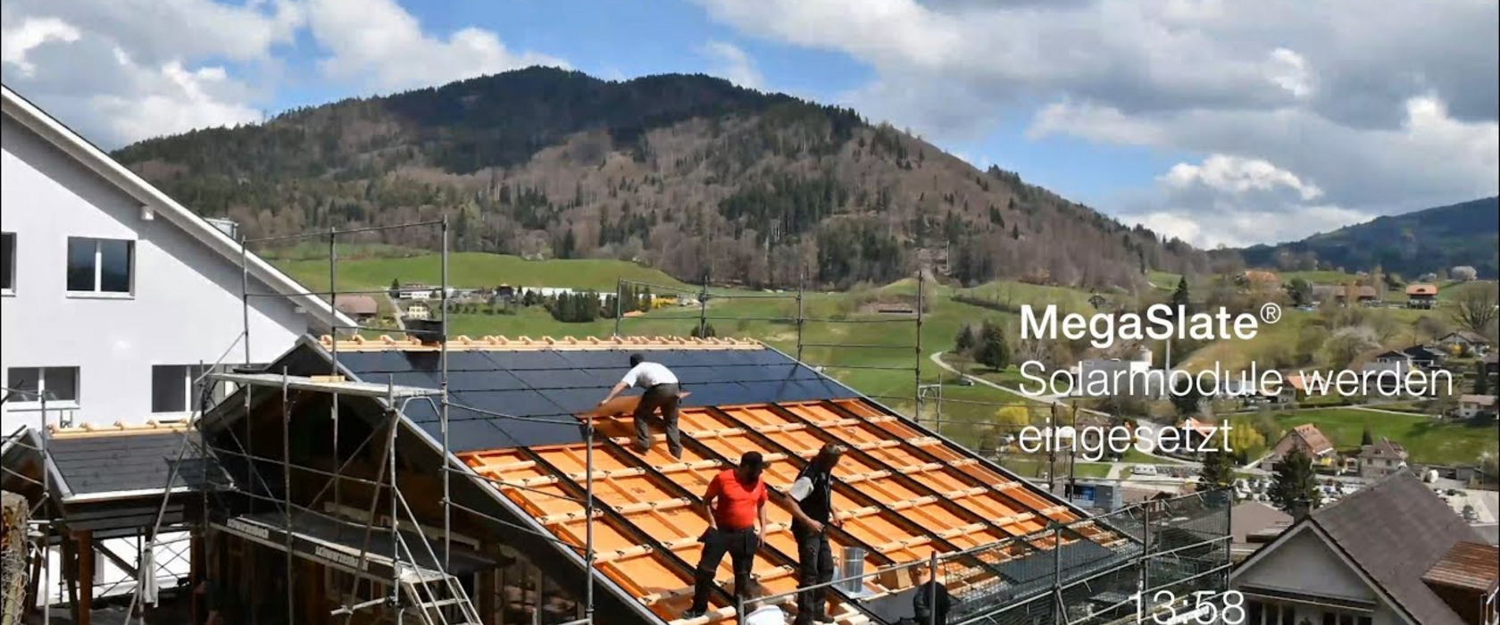 MegaSlate Installation des Solardachs Video